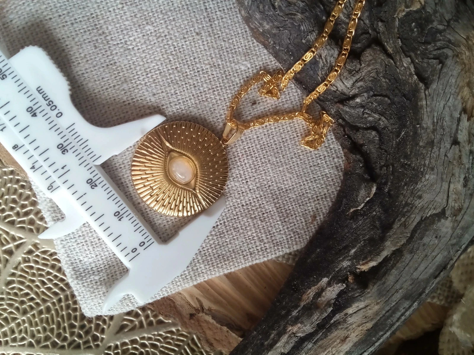 Eye medallion necklace with genuine moonstone – photo 2